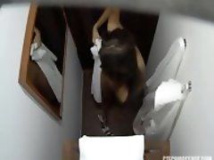 Горячего клиента дрючат на массажном столе