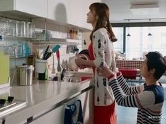 Трахнул на кухне молодую мать