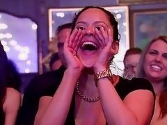 Свингеры смотрят лас-вегасское шоу